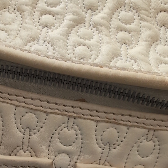 Celine - Picture 3 of 10